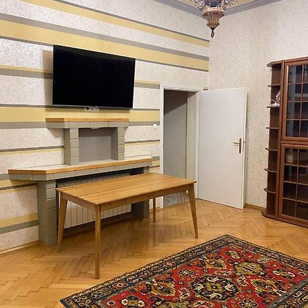 Happy Apartment On Kopernik 30 Lviv Bagian luar foto