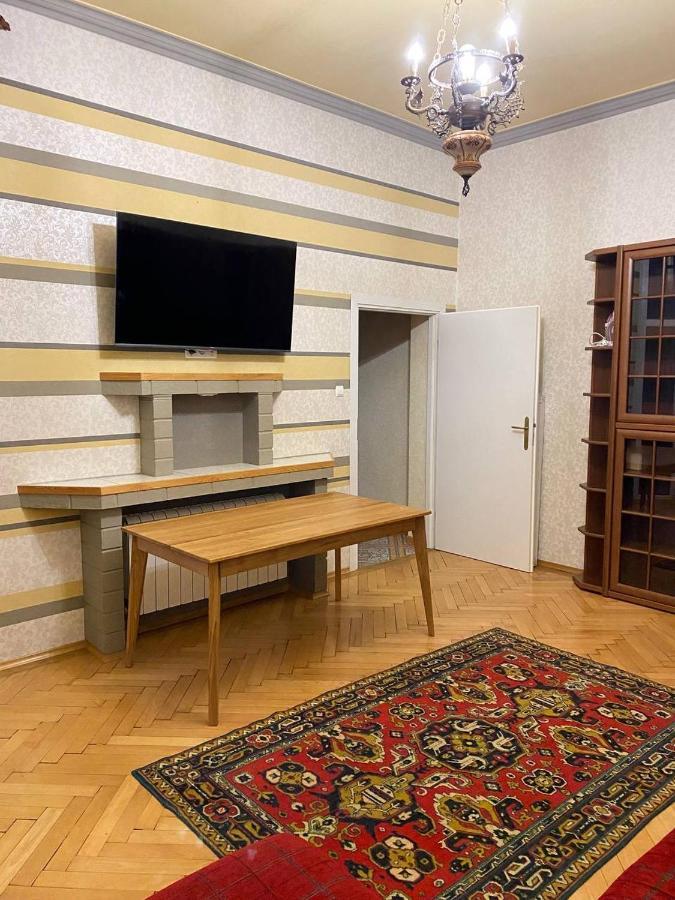 Happy Apartment On Kopernik 30 Lviv Bagian luar foto