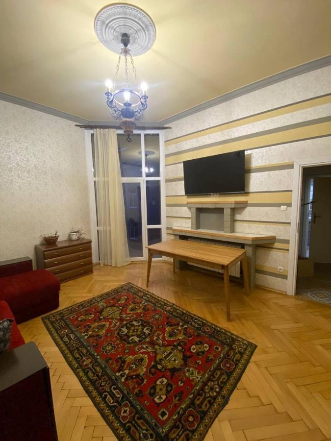 Happy Apartment On Kopernik 30 Lviv Bagian luar foto