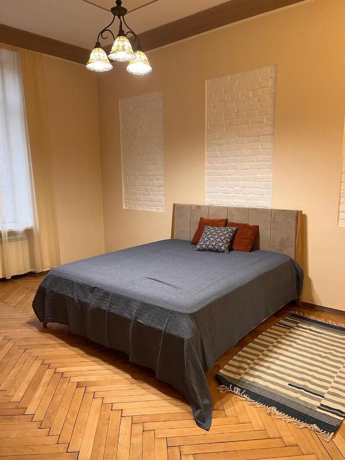 Happy Apartment On Kopernik 30 Lviv Bagian luar foto