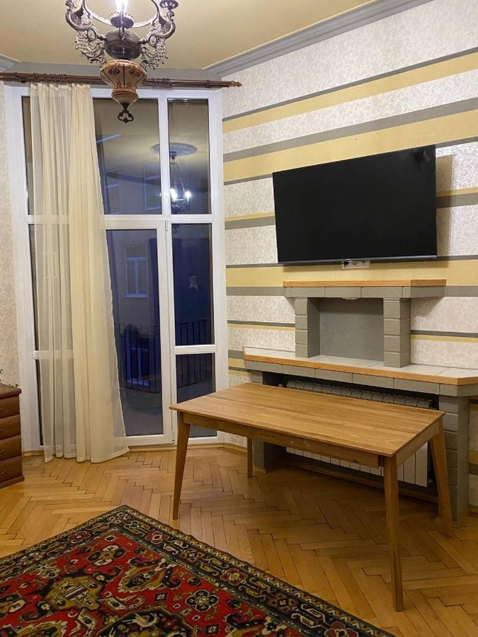 Happy Apartment On Kopernik 30 Lviv Bagian luar foto